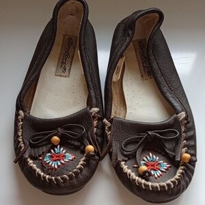 Vintage Comfort Case Women's Brown Beaded Leather Moccasins Size 9